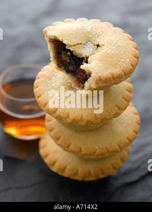 Stapel von Mince Pies und Brandy - high-End Hasselblad 61mb digitales Bild Stockfoto