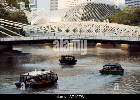 Singapur-Opernhaus und Cavanaugh Bridge Stockfoto