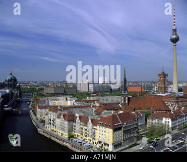 Geographie/Reise, Deutschland, Berlin, Berlin, Stadtansichten/Stadtbild, Blick auf Berliner Dom, Nikolaikirche, rotes Rathaus, Fernsehturm und Spree, Stockfoto