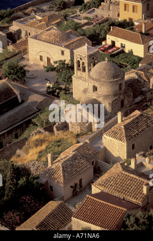 Europa, Griechenland, Peloponnes, Lakonia, Monemvasia. Blick auf die Stadt von Klippen; Gibraltar Griechenland Stockfoto