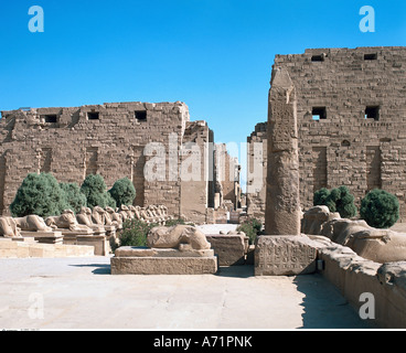 Geographie / Reisen, Ägypten, Karnak, Amun-Ra Tempel, gebaut in König Nektanebos I., Ansicht, Ruine, Tempel-Komplex, Gasse, Gott Amon-Ra, Stockfoto