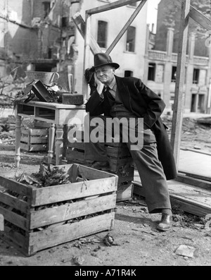 Veranstaltungen, Zweiter Weltkrieg / zweiter Weltkrieg, Deutschland, Gemüseverkäufer in Köln nach der Besetzung der Stadt durch die Alliies, 10.4.1945, Stockfoto