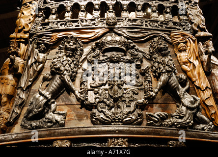 Holzschnitzereien am Heck des 17. Jahrhundert Kriegsschiff Vasa im Vasamuseum in Stockholm, Schweden Stockfoto