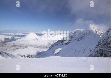 Die rote Cullins und Sgurr Nan Gillean aus Bruach Na Frithe, Cuillin Grat, Isle Of Skye, Schottland, UK, in voller Winter Conditio Stockfoto