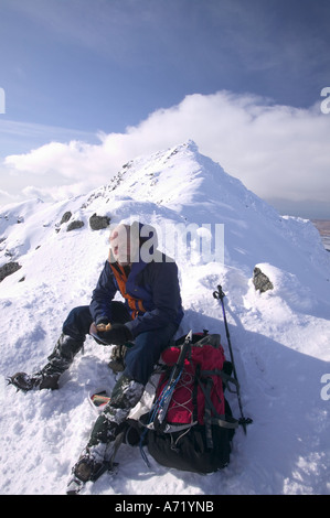 Bergsteiger auf Bruach Na Frithe, Cuillin Ridge, Isle Of Skye, Schottland, im Winter mit Frost hoare Stockfoto