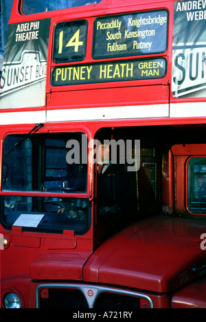 eine London-Route master-Bus in der Nähe von Piccadilly Circus die Zahl 14 gehen an Putney Heath, die diese Busse jetzt von ergriffen wurden Stockfoto