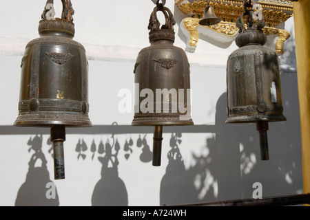 Glocken in Wat Phrathat Doi Suthep, eine hoch verehrten buddhistischen Tempel in Chiang Mai, Thailand. Stockfoto
