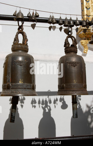 Glocken in Wat Phrathat Doi Suthep, eine hoch verehrten buddhistischen Tempel in Chiang Mai, Thailand. Stockfoto