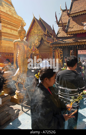 Innenraum des Wat Phrathat Doi Suthep, eine hoch verehrten buddhistischen Tempel in Chiang Mai, Thailand. Stockfoto