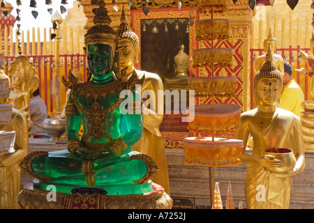 Smaragd-Buddha-Statue im Wat Phrathat Doi Suthep, eine hoch verehrten buddhistischen Tempel in Chiang Mai, Thailand. Stockfoto