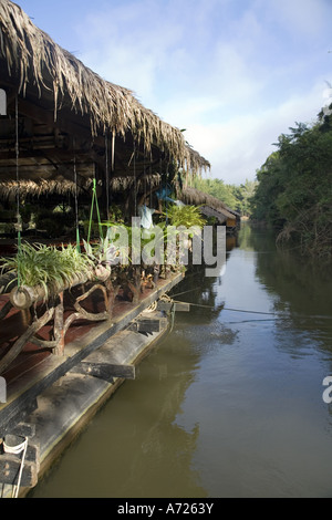 Jungle Rafts, ein schwimmendes Hotel auf dem River Kwai in Thailand. Stockfoto