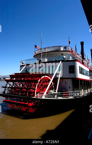 Schaufelrad-Dampfer angedockt am Ohio River in Louisville Kentucky Stockfoto