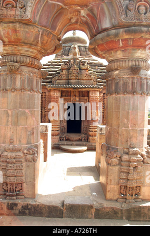 Die fein geschnitzten Bogen vor dem kleinen Mukteswar 10th.century Tempel in Bhubaneshwar, Indien Stockfoto