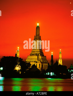 Wat Arun Tempel der Morgenröte am Chao Phya Fluss Bangkok Thailand buddhistische religion Stockfoto