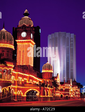 Sultan Abdul Samad Gebäude und Dayabumi Komplex in der Nacht in Kuala Lumpur Malaysia Stockfoto