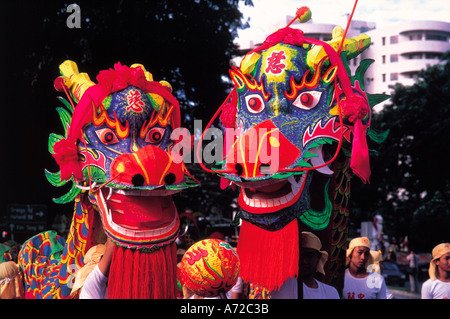 Chinesische Drachen tanzen an Chinese New Year Festival Chingay Parade Singapur Stockfoto