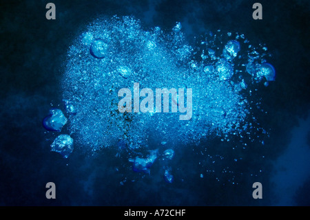 unter Wasser Bläschen Stockfoto