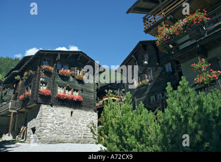 Holz-Chalets in Grimentz Dorf Stockfoto