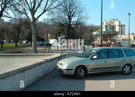 Geschwindigkeit-Radar auf einer Brücke in Paris Stockfoto