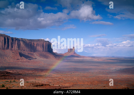 ein Regenbogen über Monument Valley, Utah USA Stockfoto