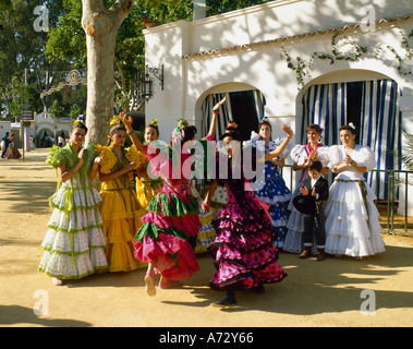 Mädchen tanzen Flamenco Jerez Horse Fair Jerez De La Frontera Andalusien Spanien Stockfoto