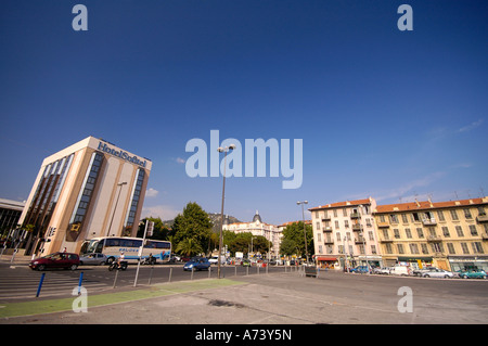 Parkplatz und Hotel im Zentrum von Nizza Stockfoto