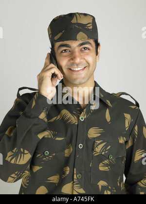 VDA 201751 indische Armee Soldat telefonieren mit Handy Herr 702A Stockfoto