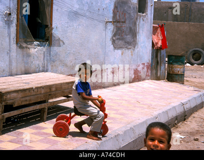 Zwei jungen auf Ägypten Hurgada Straße Stockfoto