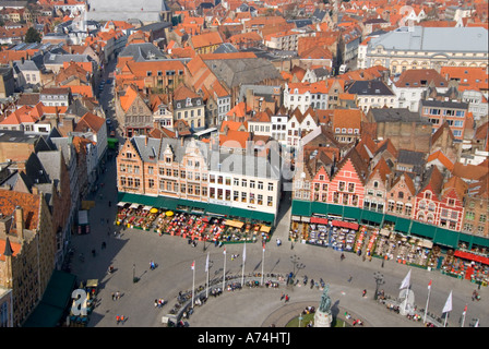 Horizontale nördlicher Luftbild über den belebten historischen Markt. Stockfoto