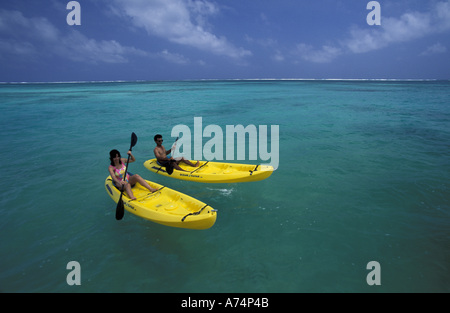 CA, Belize, Ambergris Caye. Kajakfahren auf dem Barrier Reef (MR) Stockfoto