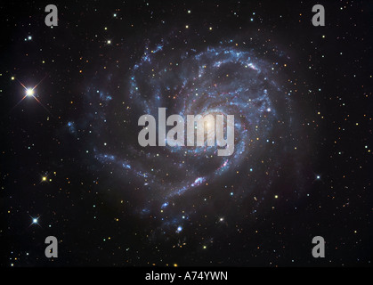 Die Windrad-Galaxie, auch bekannt als Messier 101 oder NGC 5457 ist eine frontale Spiralgalaxie im Sternbild Ursa Major. Stockfoto