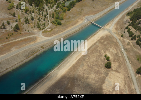 Luftaufnahme des Kanals am Lake Pukaki Bereitstellung elektrischer Wasserkraft Süd-Insel Neuseeland Stockfoto