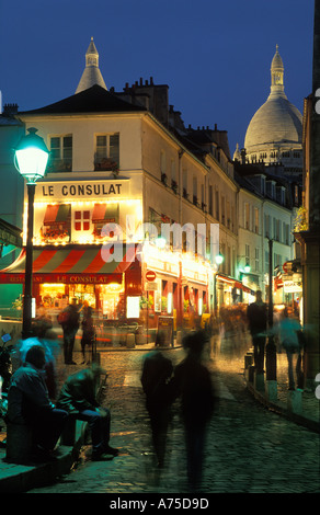 Straßenszene Montmartre bei Nacht Paris Frankreich Stockfoto