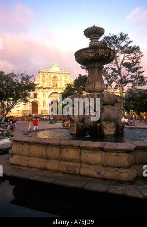 Meerjungfrau Fountain Plaza Mayor Antigua Sacatepequez Abteilung Guatemala-Mittelamerika Stockfoto