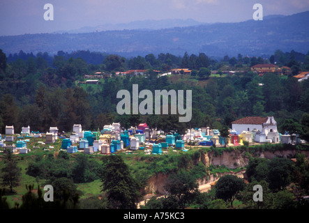 Gräber, Grabstätten, Grabsteinen, Mausoleen, Friedhof, Friedhöfe, Grabstätten, Chichicastenango, El Quiche Department, Guatemala, Mittelamerika Stockfoto