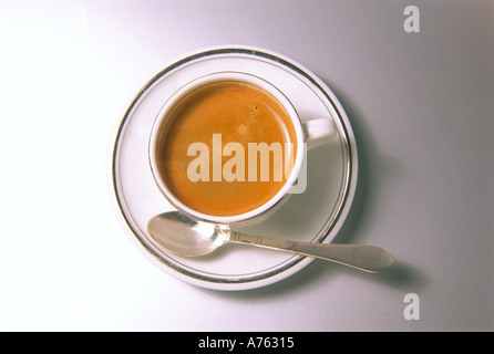 Espresso in weiße Tasse Stockfoto