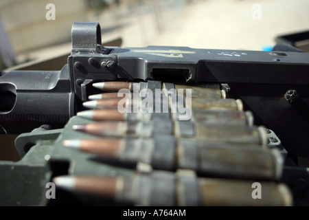 50-Kaliber Maschinengewehr runden sollen im Falle eines Angriffs Aufständischer 2. Juni 2006 während eine erneute Lieferung Konvoi abgefeuert werden. Stockfoto