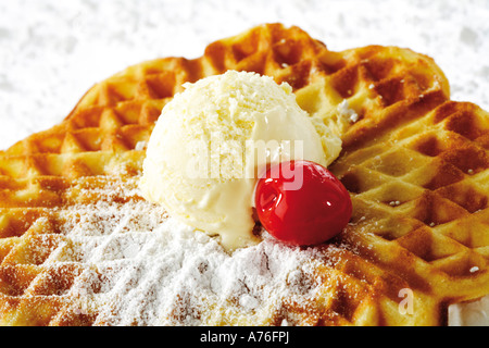 Waffeln mit Vanille Eis Creme, Nahaufnahme Stockfoto