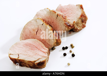 Gebratenes Schweinsfilet, Scheiben, spice Körner, close-up Stockfoto