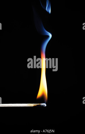 Brennen Spiel auf schwarzem Hintergrund, Nahaufnahme Stockfoto