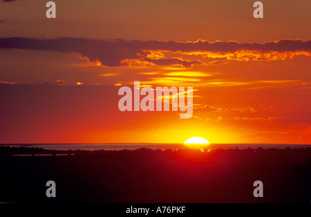 Dramatischen Sonnenuntergang im Etosha Nationalpark, Namibia. Stockfoto