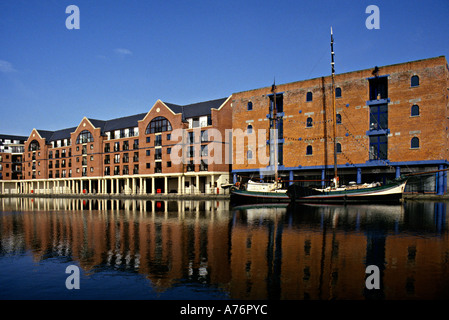 Alten traditionellen Segelboot vor Anker am Atlantic Wharf vor der Zolllager Cardiff Bay Cardiff Wales UK Stockfoto