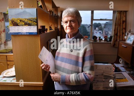 GEMEINDESTEUER DEMONSTRANT SYLVIA HARDY AUS EXETER UK FEB 2007 Stockfoto