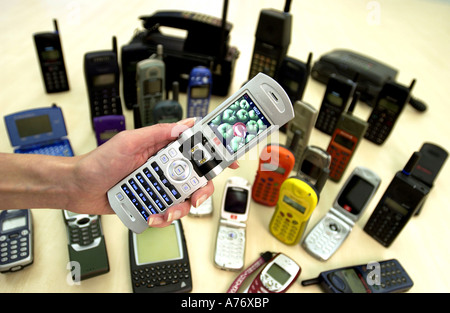 Die Geschichte des Handys angezeigt mit Modellen aus den 1980er Jahren auf 3 Bildtelefone. Stockfoto