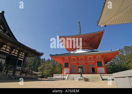 Zweistöckiges Zinnober Pagode Konpon Daito Danjo Garan Komplex Koyasan Japan Stockfoto