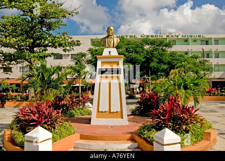 Cozumel Mexiko San Miguel Stadt Parque Benito Juarez La Plaza helle Farben Stockfoto