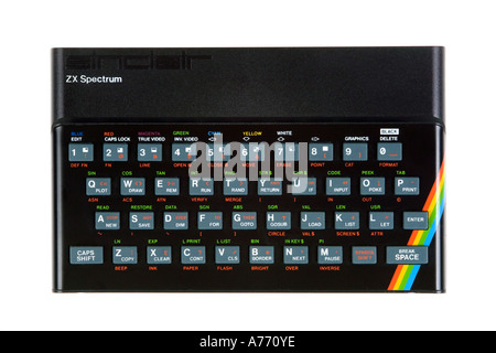 Sinclair ZX Spectrum Computer zu Hause auf einem reinen weißen Hintergrund. Stockfoto