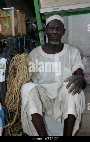 Seil-Verkäufer auf dem Markt in Port Sudan Stockfoto