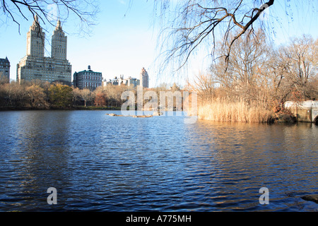 winterlichen See im Central Park, Manhattan, New York City, usa Stockfoto