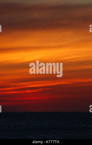 nach Sonnenuntergang über Bristol Kanal im Portrait format keine 2334 Stockfoto